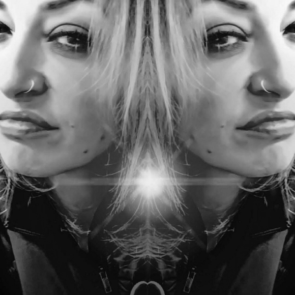 Meet your Posher, Tiffany - Picture 1 of 1